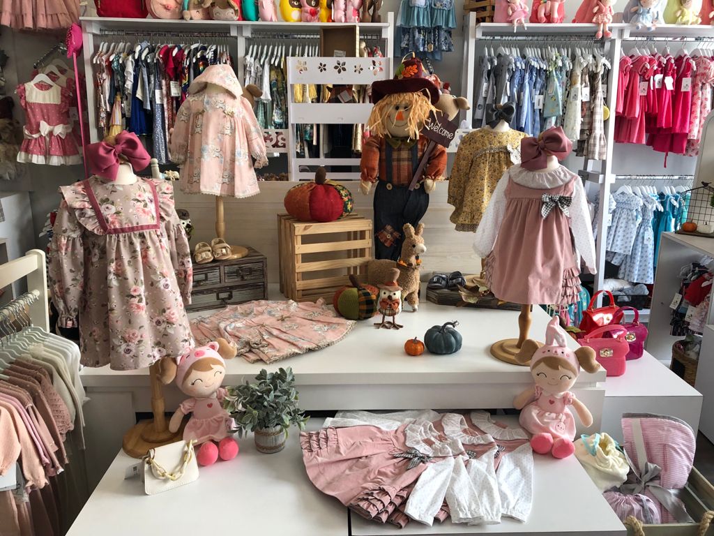 LadyBug Kids Boutique Moda Infantil Española on Instagram: 🌟Ya conoces  nuestra línea de loncheras y accesorios BENTGO? Todo lo que necesitas para  hacer un almuerzo divertido !! 🍓🍞🧀🧇 Encuentralos en Sucursales  📍Mexicali