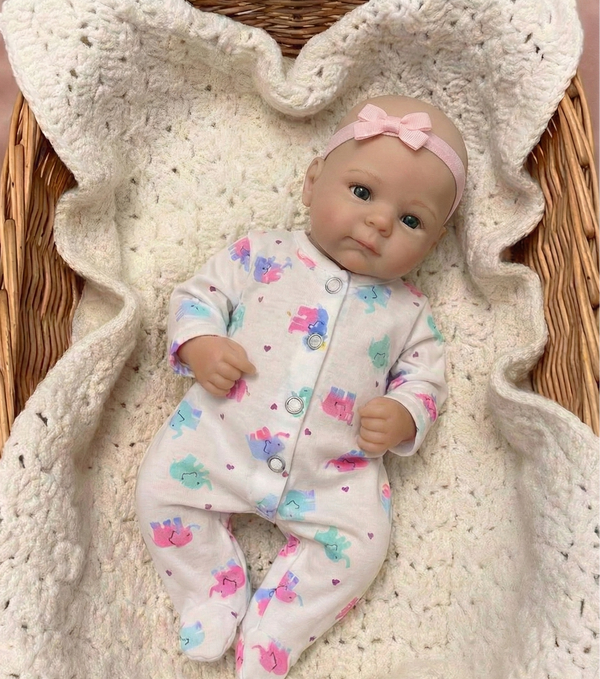 Muñeca Reborn Baby Betty in PJ 13" Silicón Sólido 100%