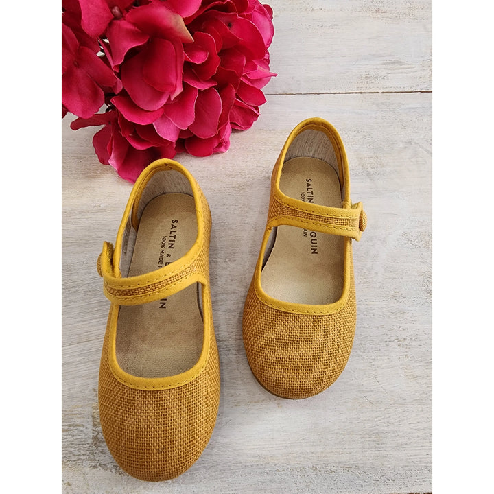 Calzado Mercedita Velcro con Botón Mostaza