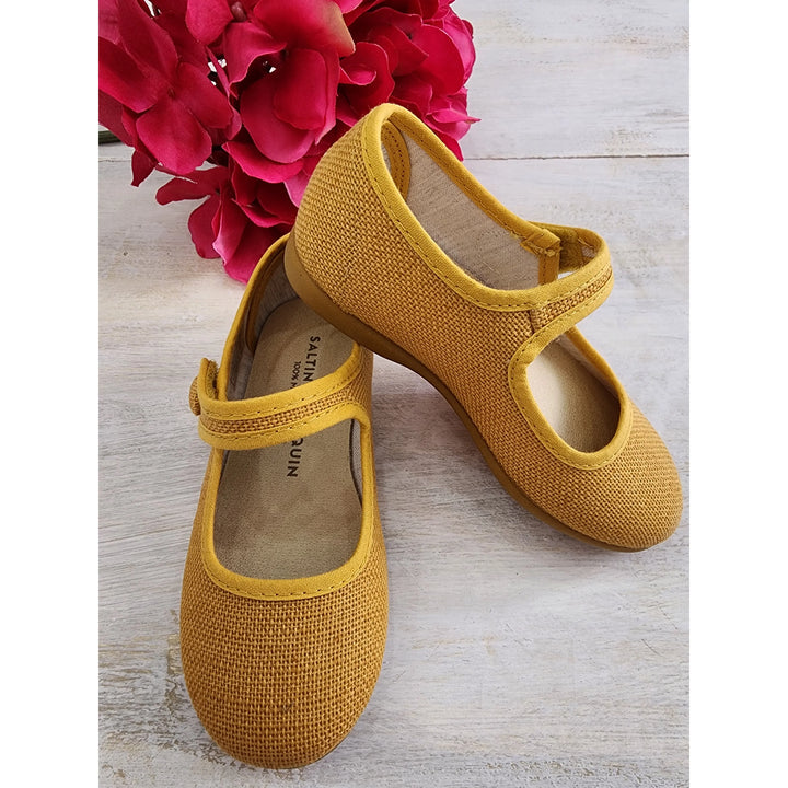 Calzado Mercedita Velcro con Botón Mostaza